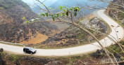 Toyota Fortuner trên đỉnh Lũng Cú