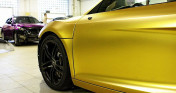 Audi R8 V8 "bọc vàng"
