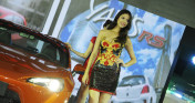 Nét hút hồn của mẫu "ngoại" tại triển lãm ôtô Việt Nam