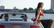 Audi R8 Spyder và người đẹp bên sông Sài Gòn