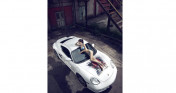 Mỹ nữ làm "tan chảy" Porsche Cayman