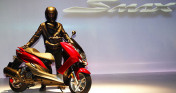 Yamaha SMAX 155 - đối thủ của Honda PCX 150